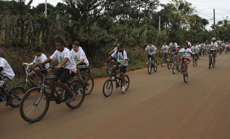 Passeio ciclístico integra comunidade e alunos da rede municipal de ensino - 2013