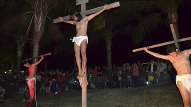Espetáculo Paixão de Cristo reúne 7 mil pessoas e emociona - 2013