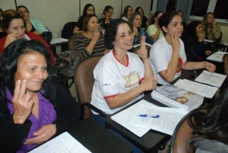 Curso gratuito de Libras