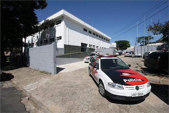 100 gramas de cocaína e 2 mil reais