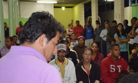 John Lenon entrega carta de desfiliação do PT