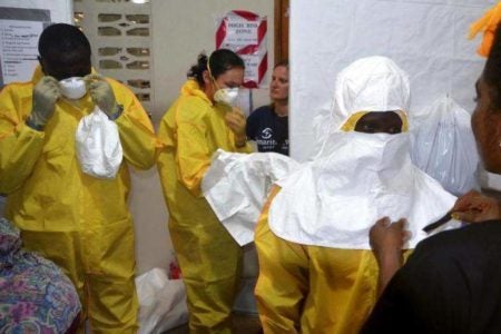 Homem com suspeita de ter ebola chega ao Rio de Janeiro