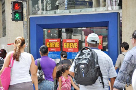 Greve dos bancários ganha força na região