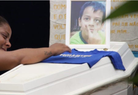 Zelador afirma ter sido agredido por moradores ao ser acusado de estuprar Kauã