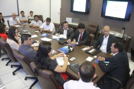 Mobilidade e córregos Vs. Saúde e Educação