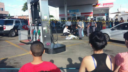 Bandido é morto em posto de gasolina