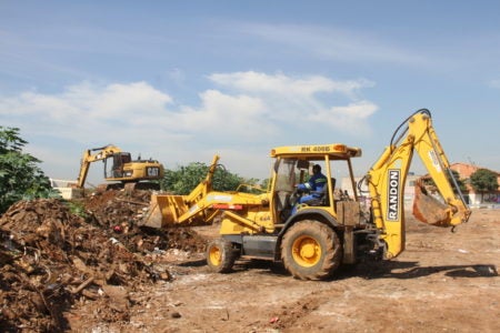 Entulhos do Jd. Boa Esperança são removidos