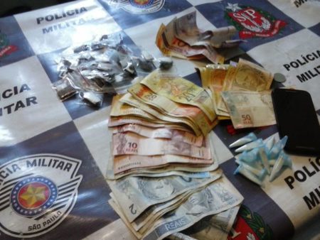 Homem preso por roubo e tráfico tenta subornar PM com R$ 10 mil