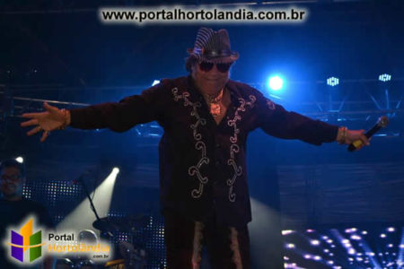 Homenagens ao cantor José Rico reúne mais de 15 mil