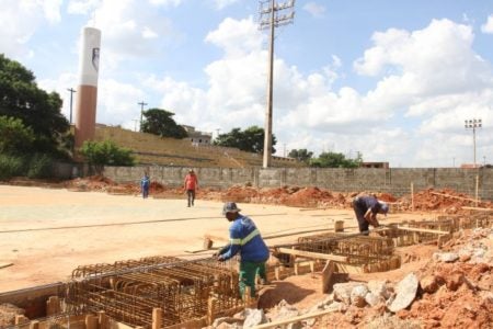 Prefeitura reforma quadra do Centro Poliesportivo Nélson Cancian