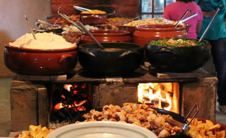 Restaurante Feijão com Tranqueira – Rústico e rural de verdade