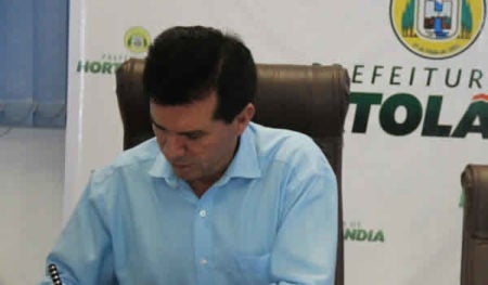 Reportagem pode complicar reeleição de Meira