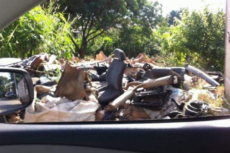 ‘Desmanche a céu aberto’ tira o sono de moradores do Vila Inema