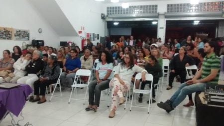 Mais de 200 pessoas participam de encontro sobre políticas públicas para mulheres no Jd. Amanda