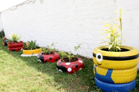 Bolsistas do Qualifica Cidadão participam de oficina de artesanato de pneus