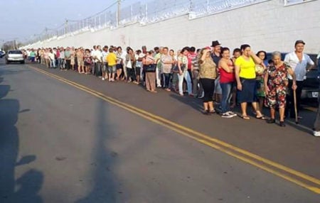 Fila para marcar consulta gera reclamações