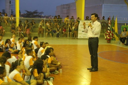 Cobertura da quadra Emef Jd. Santiago é inaugurada
