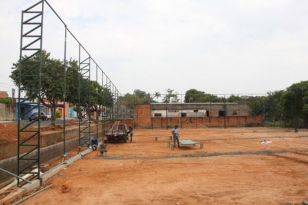Campo de futebol society atenderá crianças e jovens do Jardim Adelaide