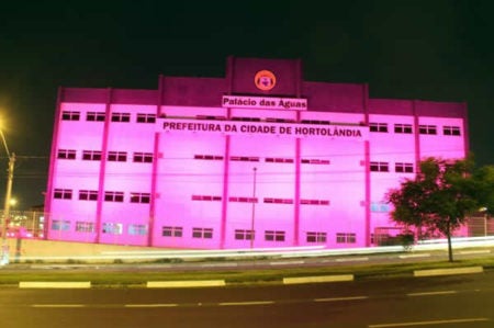 Paço municipal ganha iluminação em homenagem ao “Outubro Rosa”