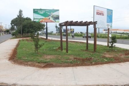 Avenida São Francisco de Assis receberá canteiros ornamentais nas próximas semanas