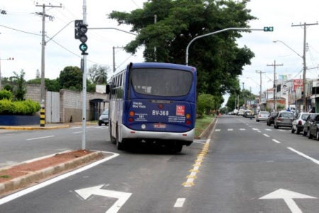 Prefeitura instala novo semáforo na avenida Santana