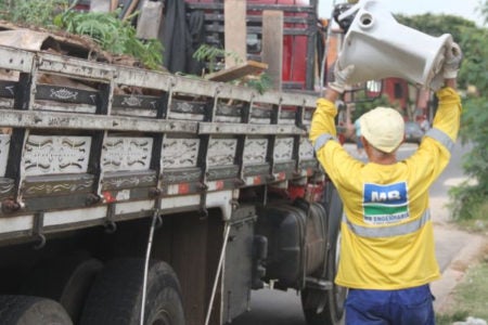 Empresa responsável pela coleta de lixo atuará no combate ao Aedes aegypti, neste sábado (02/04)