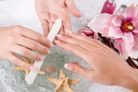 Vaga para manicure/pedicure