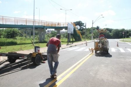Ruas próximas da passarela do Jd. Nova Hortolândia recebem sinalização de solo