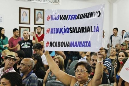 Vereadores ignoram protesto de moradores