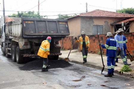 Prefeitura recupera asfalto no Jd. Rosolen e Jd. São Bento nesta quinta-feira (25/02)