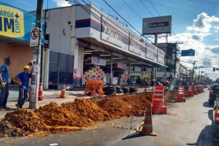 Obras no centro interdita rua parcialmente