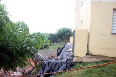 Prefeitura auxilia moradores e monitora situação no residencial Peruíbe