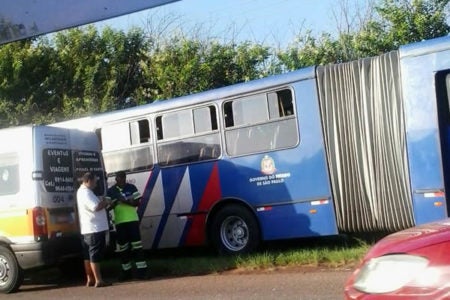 Colisão congestiona SP-101 nesta manhã