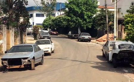 Carros abandonados preocupam moradores de Hortolândia