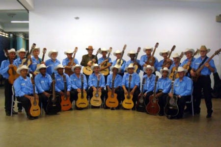 Orquestra de Viola Caipira de Hortolândia e Mazinho Quevedo se apresentam na 1º Festa Intercultural da cidade