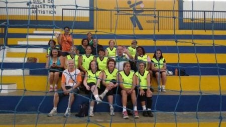 Equipe feminina da Melhor Idade estreia com vitória em competição amadora de vôlei