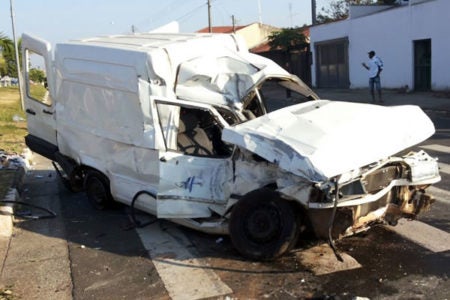 Acidente na Olívio Franceschini deixa uma vitima grave.
