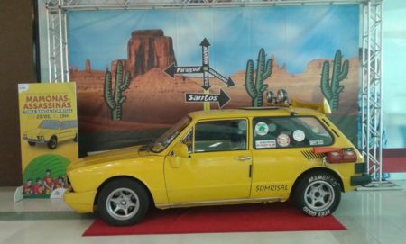 Cover oficial dos Mamomas Assassinas faz show no Shopping Hortolândia