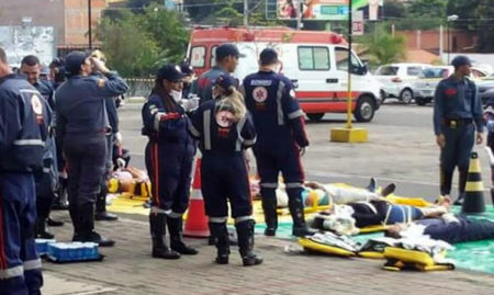 Treinamento de Bombeiros no Shopping assusta quem passava pelo centro