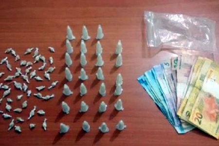 Polícia realiza prisão de homem com drogas no bairro Jardim Amanda