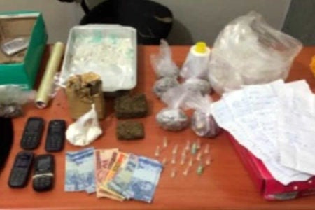 Jovem é preso por envolvimento com o tráfico de drogas é preso no bairro Jardim Amanda