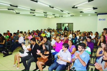 Líderes comunitários, Ativistas Sociais e outros se reúnem para discutir políticas públicas