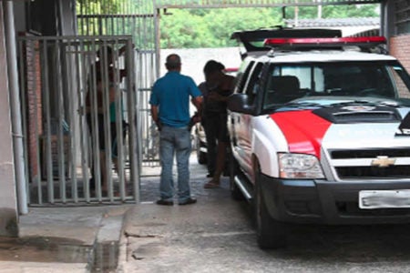 Mulher morde mão de agressor e foge de estupro em Hortolândia