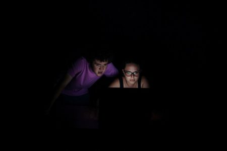 Cinema em Cena sobre redes sociais será apresentado no Teatro Castro Mendes