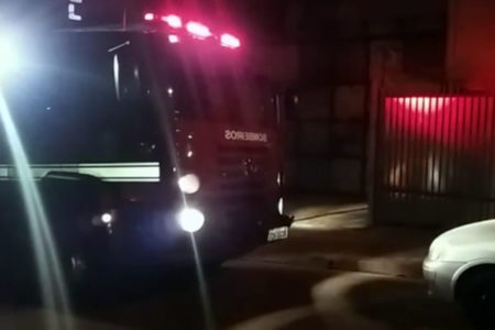 Bandidos ateiam fogo ao não conseguir furtar guincho