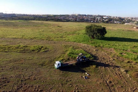 Começa a preparação do terreno para receber o Rodeio 2016