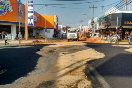 Comerciantes e moradores do centro ficam sem luz e internet por mais de 10 horas