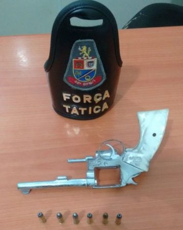 Força Tática apreende arma em bar no Jardim Malta
