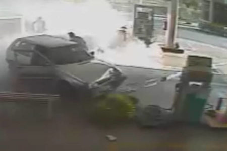 Colisão em posto de gasolina, confira as imagens