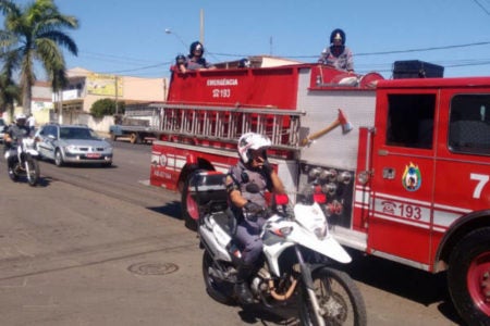 Cortejo homenageia policial morto em acidente